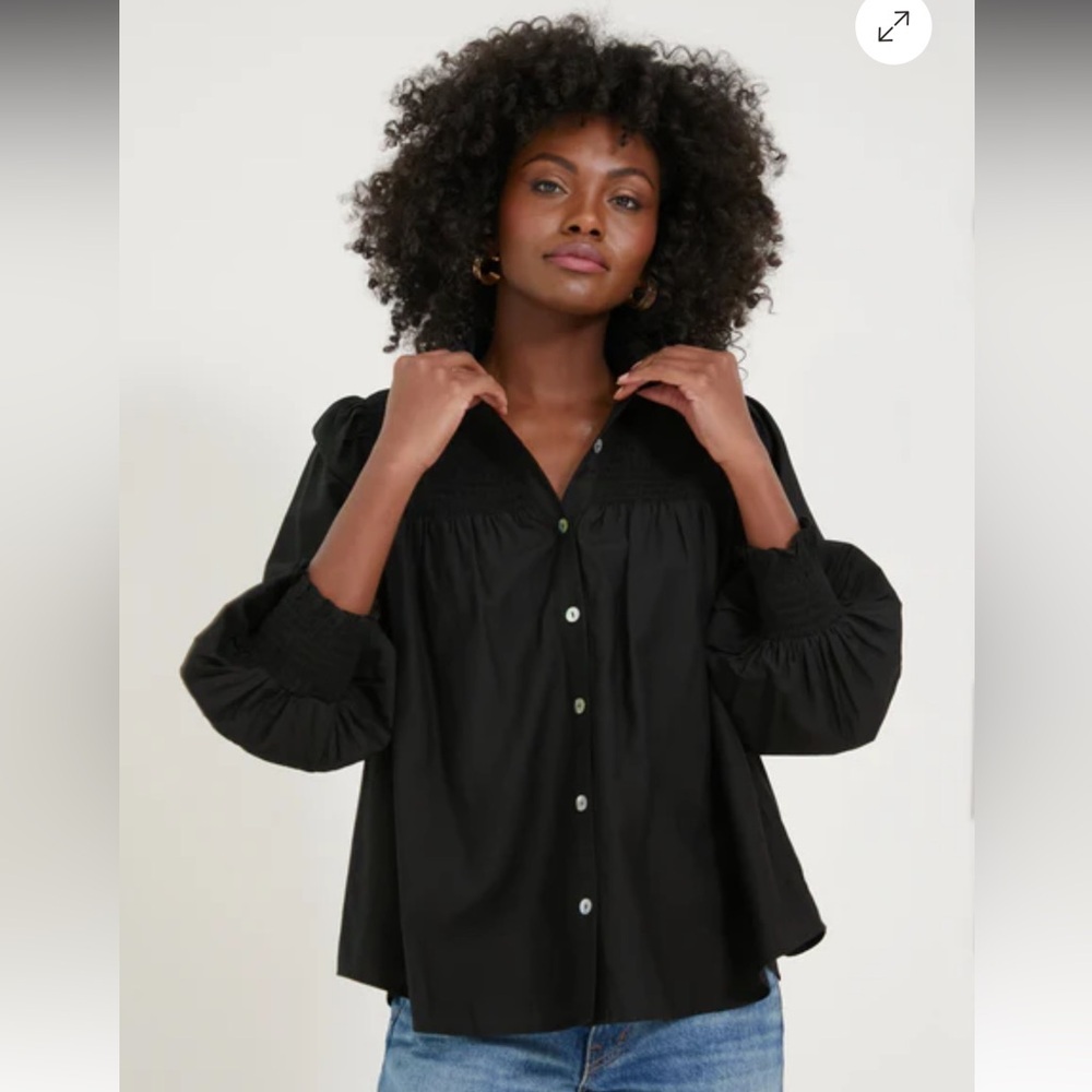 Pomander Place Black Poplin Button-Up Blouse
